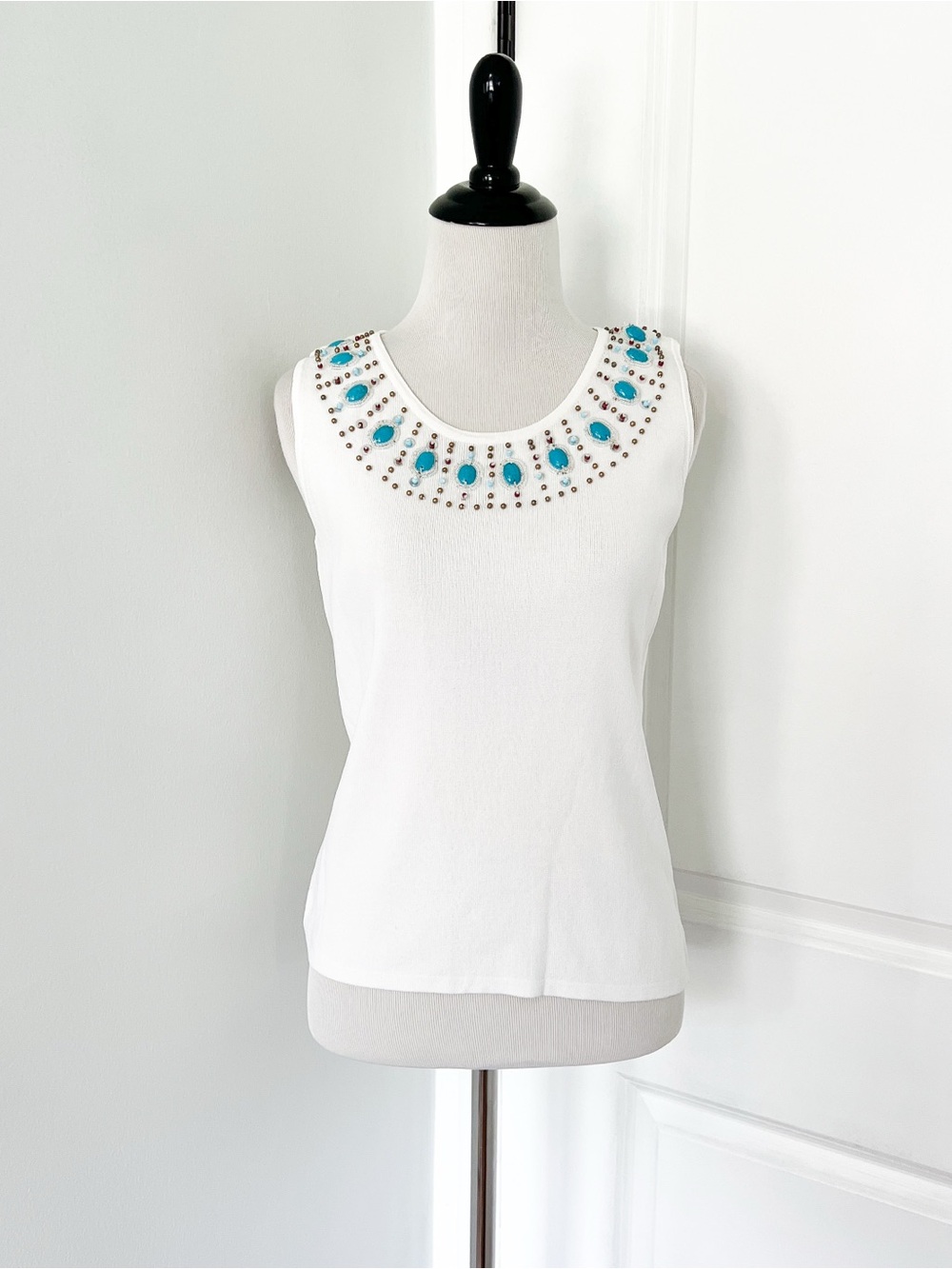 Vintage J.A.C. Embellished White Sleeveless Top with Turquoise Accent - Large